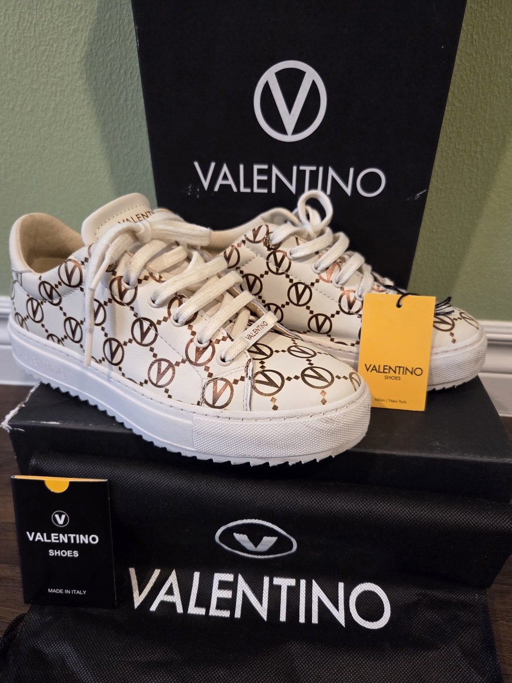 Valentino by Mario Valentino Beatrice Leather Sneaker Women Size 8 Leather
